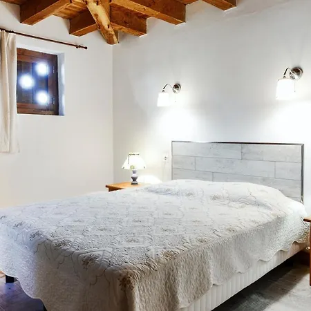Maison De 2 Chambres Avec Piscine Partagee Et Jardin Amenage A Et Cazenac Beynac-et-Cazenac