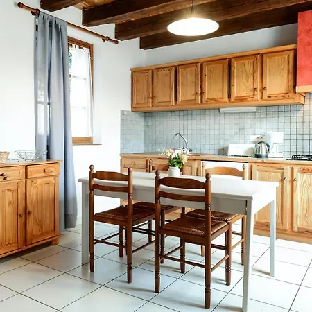 Semesterbostad Maison De 2 Chambres Avec Piscine Partagee Et Jardin Amenage A Et Cazenac Beynac-et-Cazenac