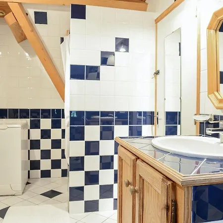 Maison De 2 Chambres Avec Piscine Partagee Et Jardin Amenage A Et Cazenac Semesterbostad