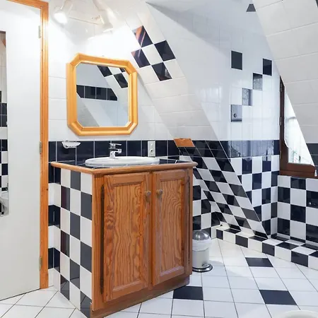 Semesterbostad Maison De 2 Chambres Avec Piscine Partagee Et Jardin Amenage A Et Cazenac Beynac-et-Cazenac