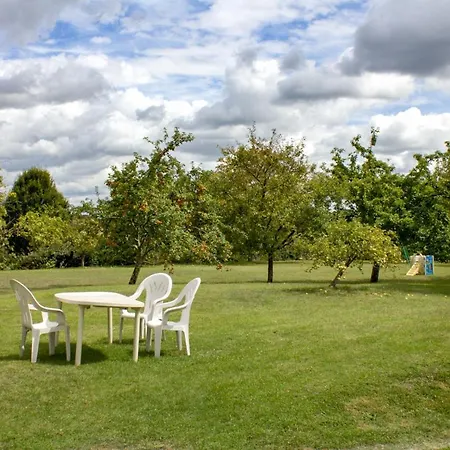 Maison De 2 Chambres Avec Piscine Partagee Et Jardin Amenage A Et Cazenac