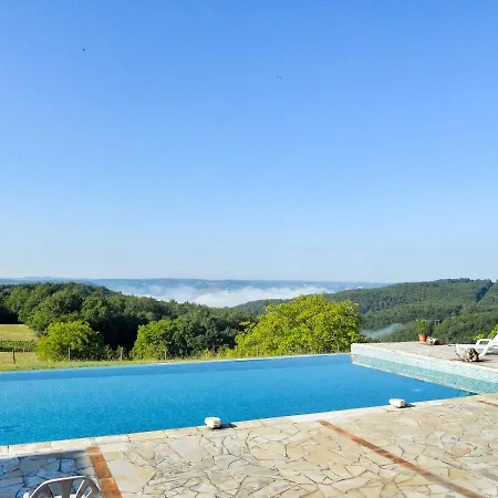 Maison De 2 Chambres Avec Piscine Partagee Et Jardin Amenage A Et Cazenac Semesterbostad