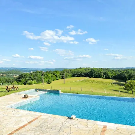 Maison De 2 Chambres Avec Piscine Partagee Et Jardin Amenage A Et Cazenac Semesterbostad